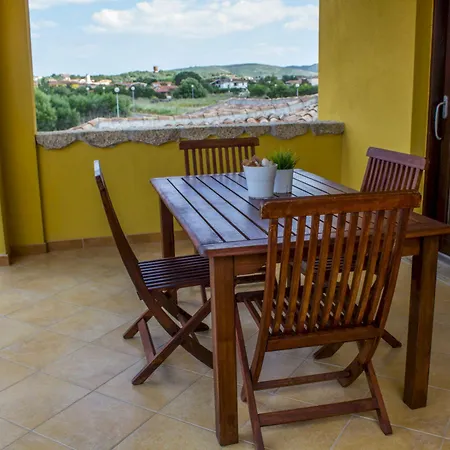 Gialle Apartman San Teodoro